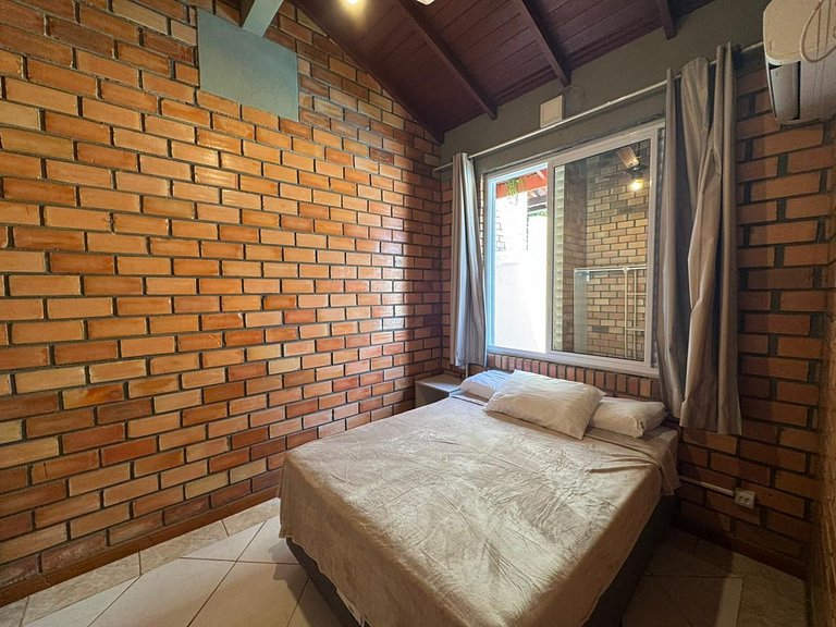 B01- Casa com piscina para até 10 pessoas no centro