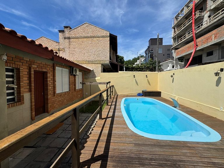 B01- Casa com piscina para até 10 pessoas no centro