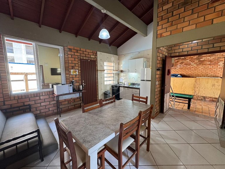 B01- Casa com piscina para até 8 pessoas no centro