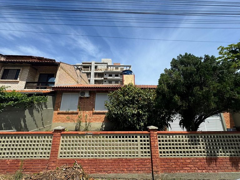 B01- Casa com piscina para até 10 pessoas no centro