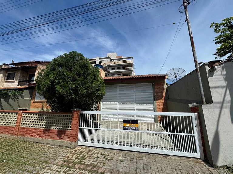 B01- Casa com piscina para até 10 pessoas no centro