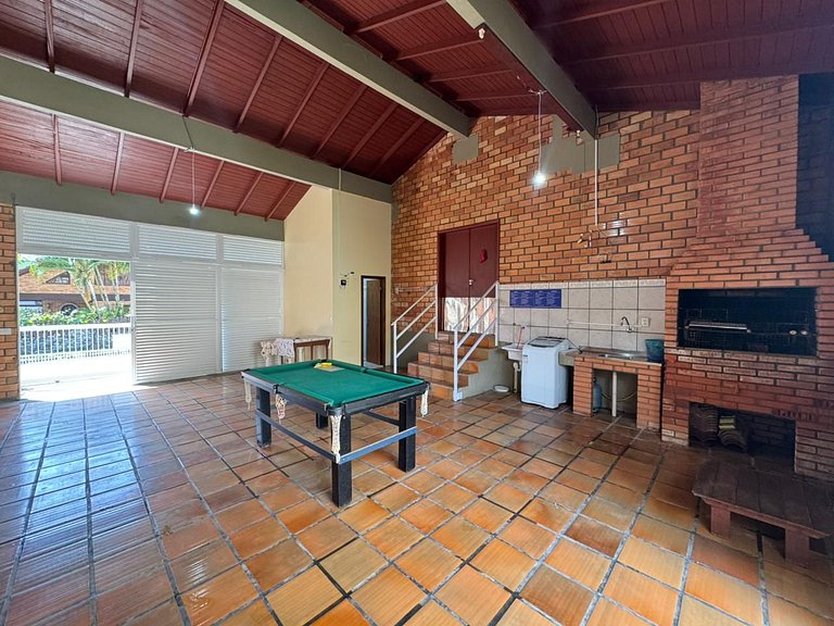 B01- Casa com piscina para até 10 pessoas no centro