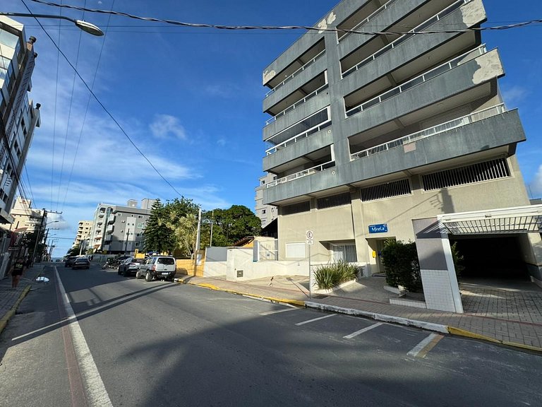402 - Cobertura com 03 suítes na praia de Bombas