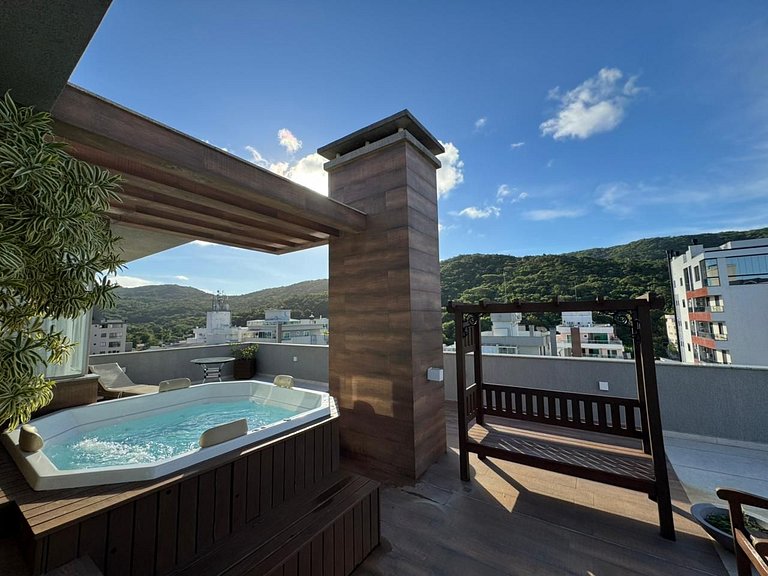 402 - Cobertura com 03 suítes na praia de Bombas