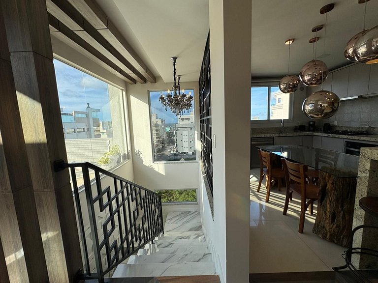 402 - Cobertura com 03 suítes na praia de Bombas