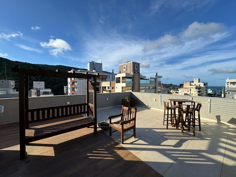 402 - Cobertura com 03 suítes na praia de Bombas