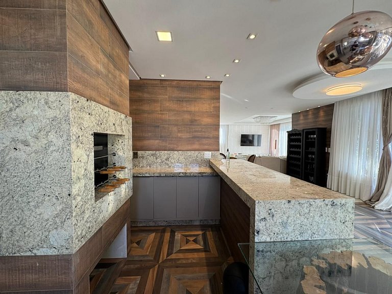 402 - Cobertura com 03 suítes na praia de Bombas