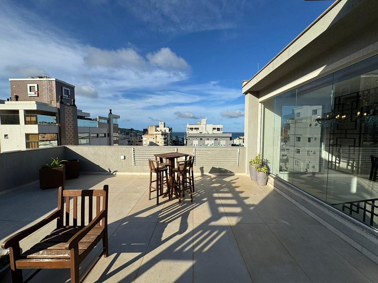 402 - Cobertura com 03 suítes na praia de Bombas