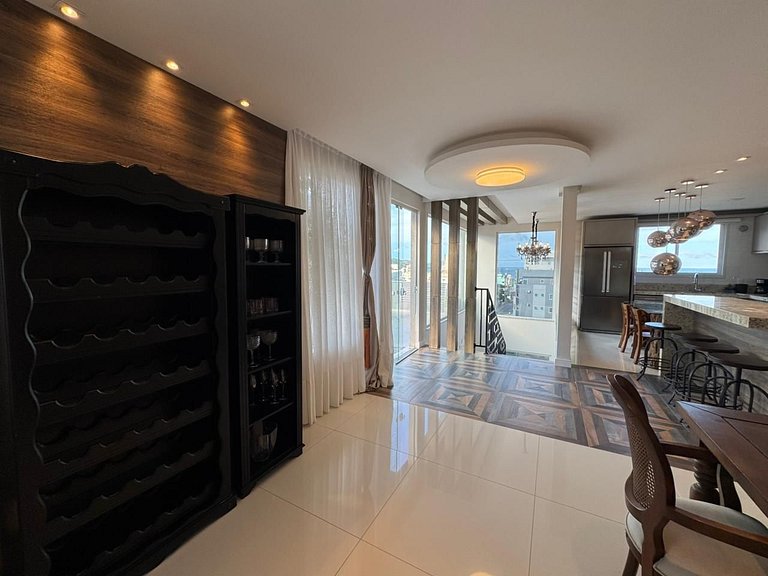 402 - Cobertura com 03 suítes na praia de Bombas