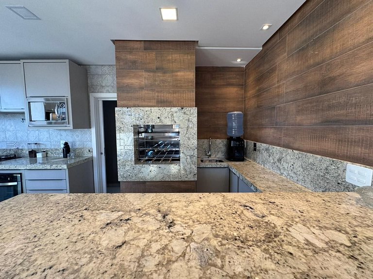 402 - Cobertura com 03 suítes na praia de Bombas