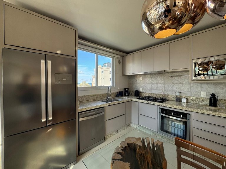 402 - Cobertura com 03 suítes na praia de Bombas