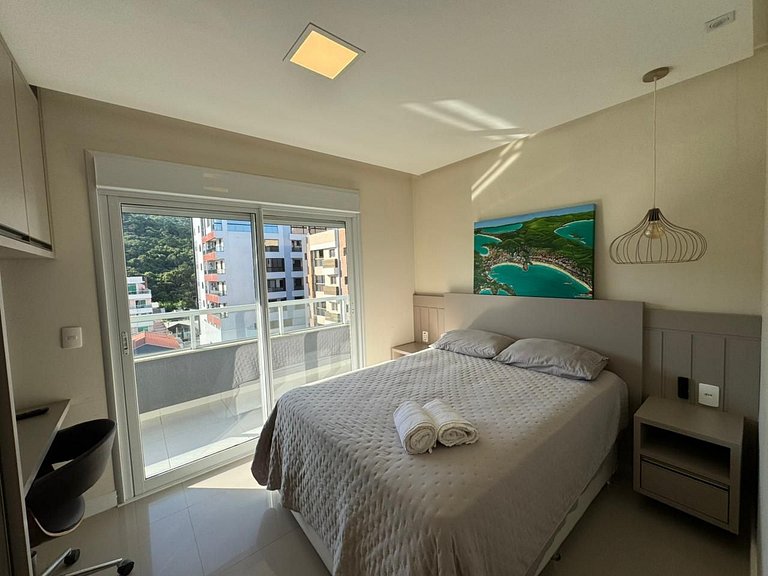 402 - Cobertura com 03 suítes na praia de Bombas