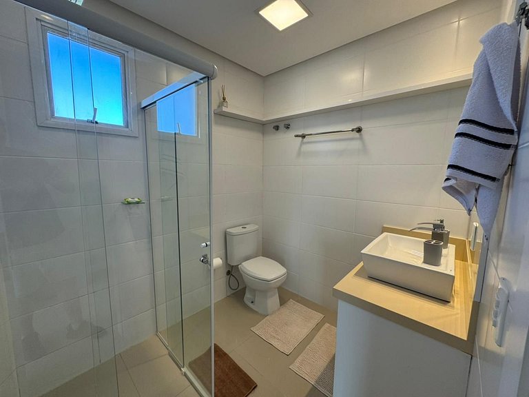 402 - Cobertura com 03 suítes na praia de Bombas