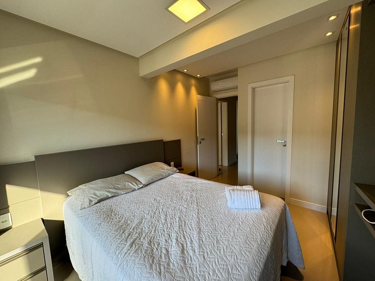 402 - Cobertura com 03 suítes na praia de Bombas