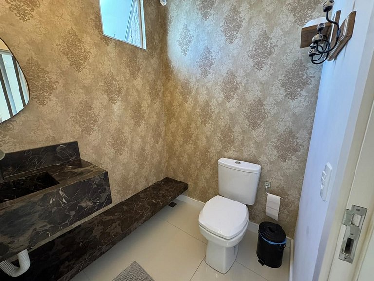 402 - Cobertura com 03 suítes na praia de Bombas