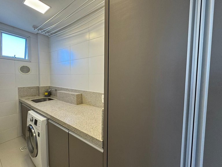 402 - Cobertura com 03 suítes na praia de Bombas