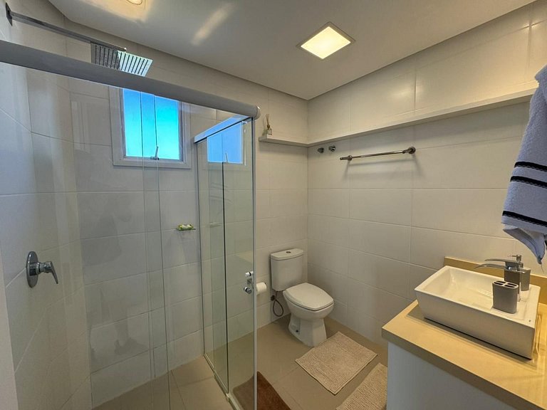 402 - Cobertura com 03 suítes na praia de Bombas