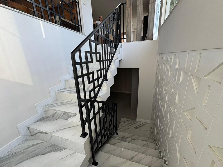 402 - Cobertura com 03 suítes na praia de Bombas