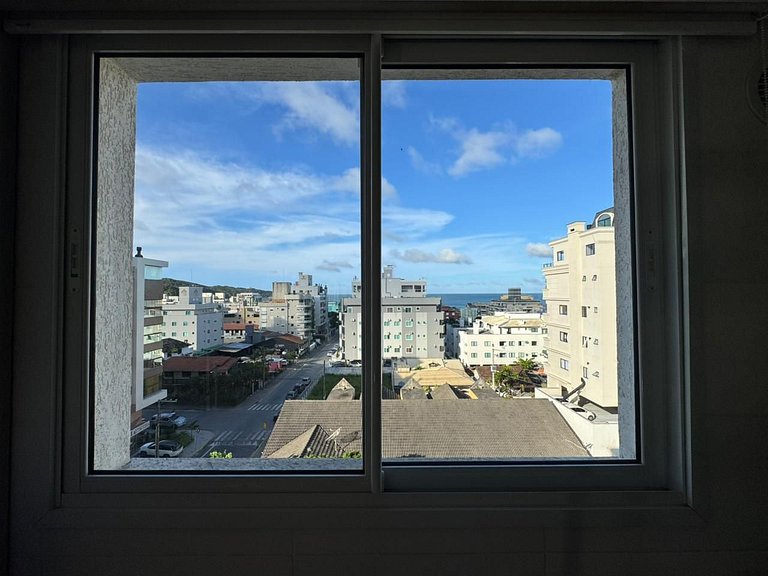 402 - Cobertura com 03 suítes na praia de Bombas