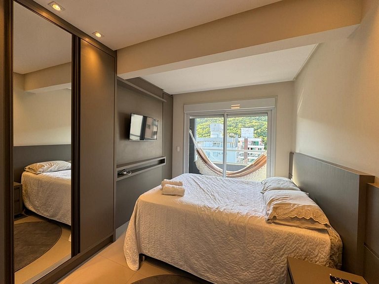 402 - Cobertura com 03 suítes na praia de Bombas