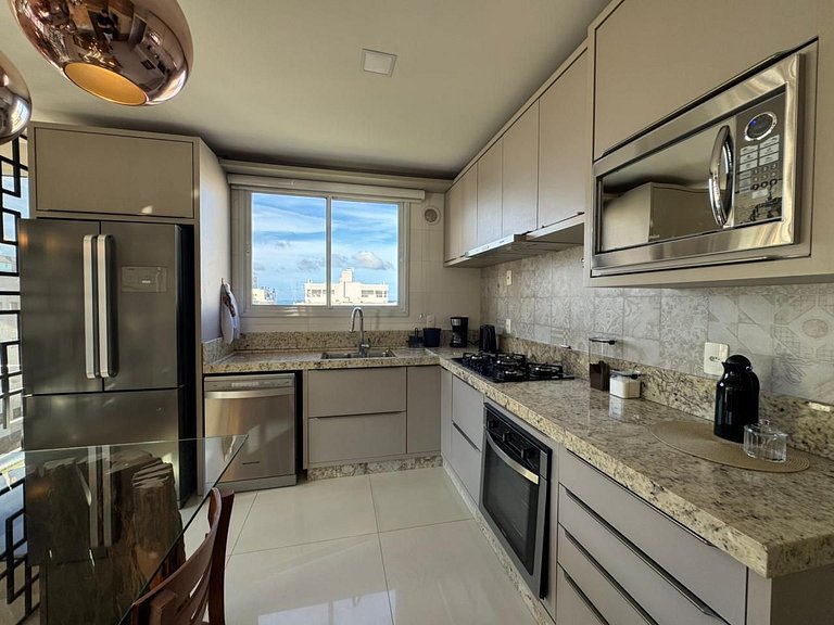 402 - Cobertura com 03 suítes na praia de Bombas