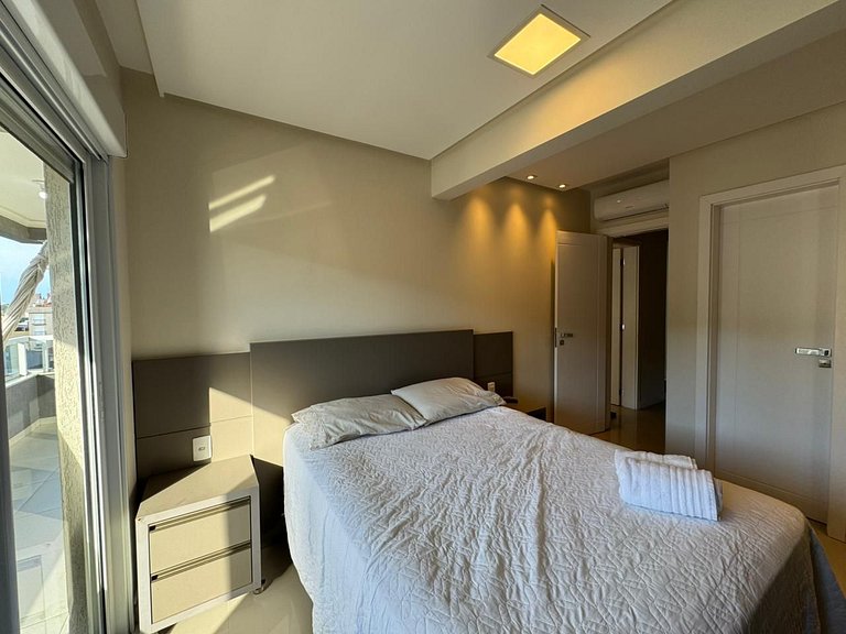 402 - Cobertura com 03 suítes na praia de Bombas