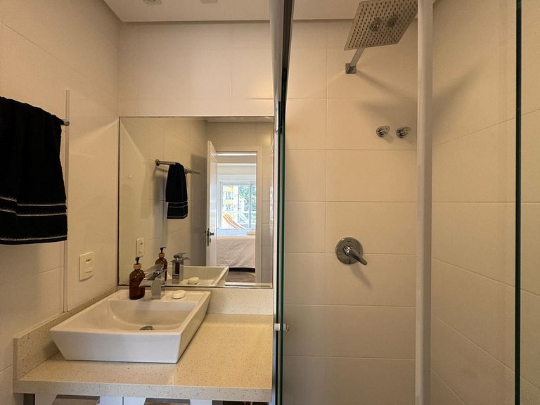 402 - Cobertura com 03 suítes na praia de Bombas