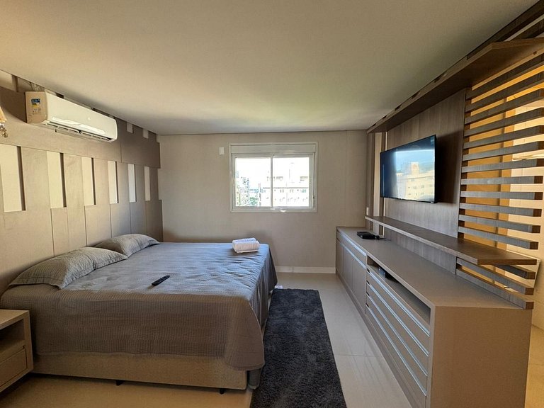 402 - Cobertura com 03 suítes na praia de Bombas