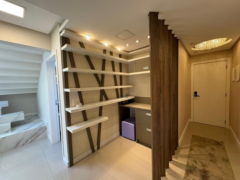 402 - Cobertura com 03 suítes na praia de Bombas