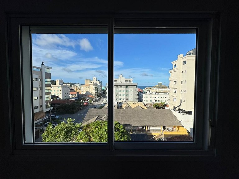 402 - Cobertura com 03 suítes na praia de Bombas