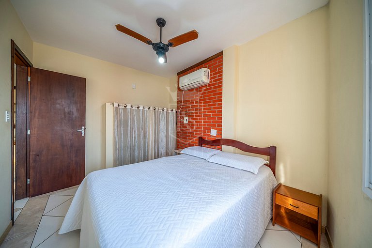 B31- Apartamento 02 dormitórios no centro com vista mar