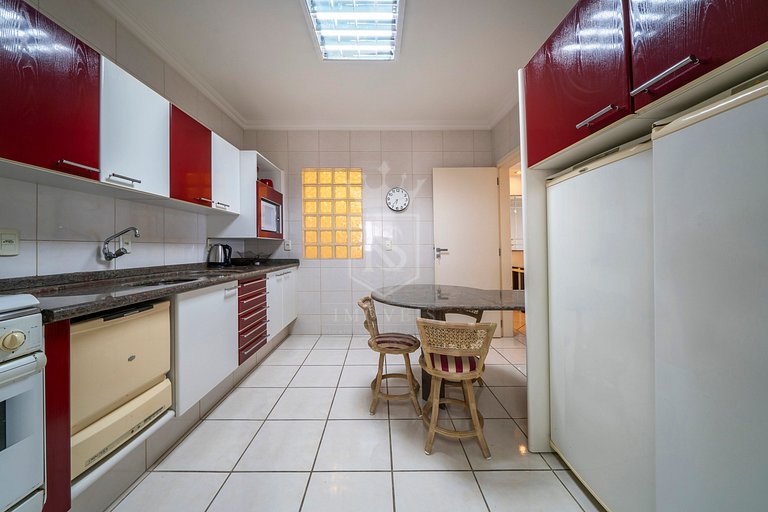 A08 - Apartamento centro Bombinhas para 8 pessoas